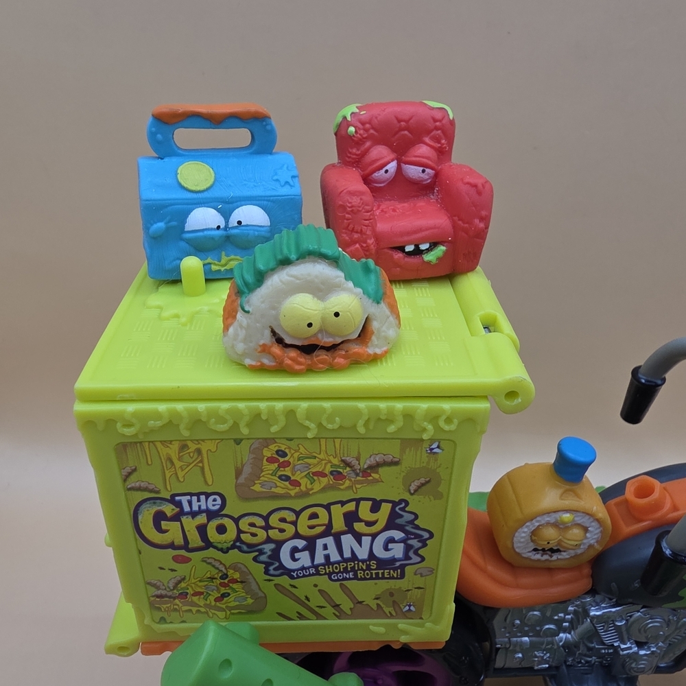 Grossery Gang Power Putrid Delivery Strike Bike & Figures Season 3 Lot - Picture 3 of 4